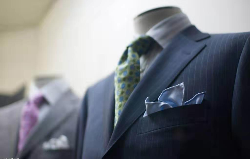 男式工作服顏色怎么搭配？